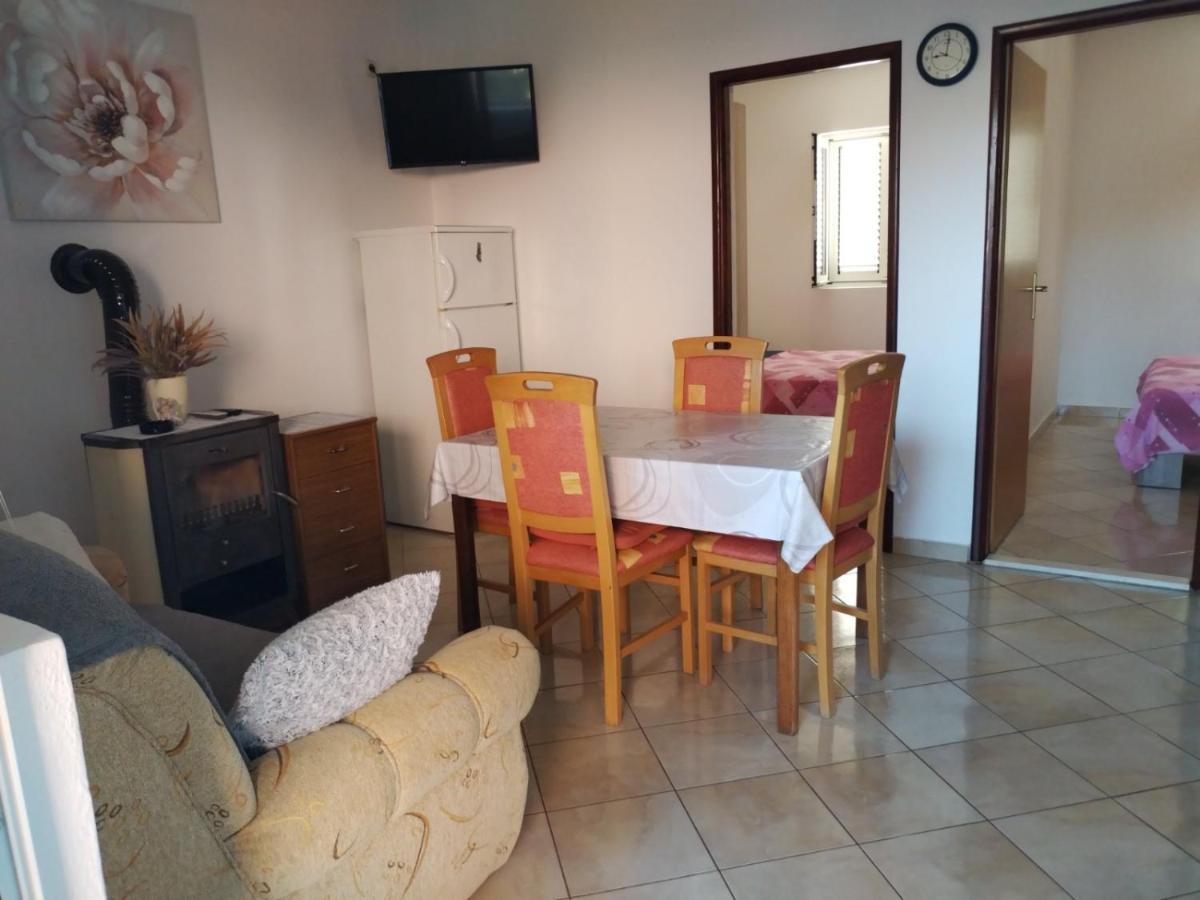 Apartman Kristina Sa Dvije Sobe Биоград на Мору Екстериор снимка
